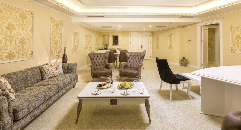 Royal Suite photo 1