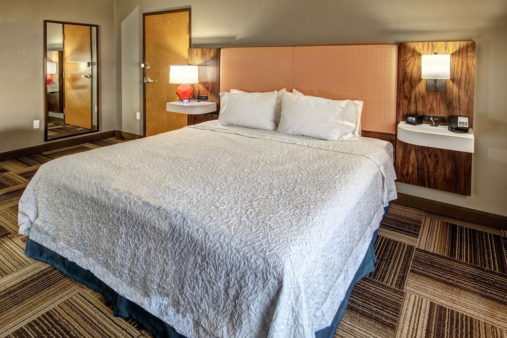 Room, 1 King Bed, Accessible, Bathtub - Photo 3