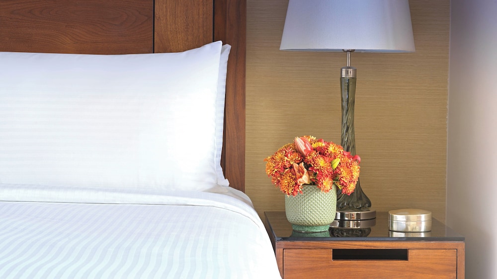 Club Room, 1 King Bed (Club Intercontinental) - Photo 7