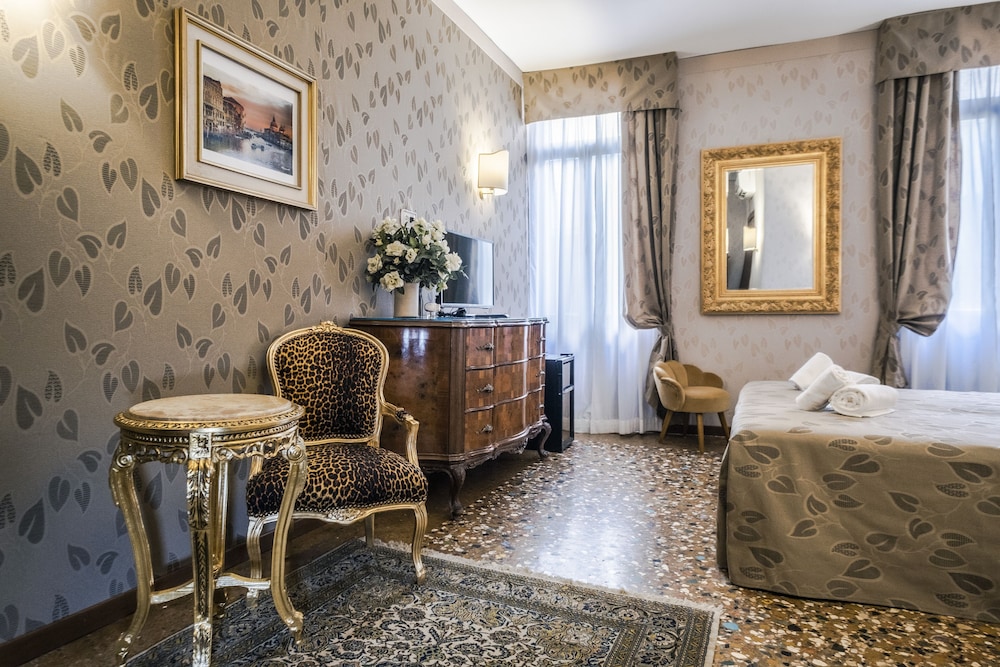 Triple Room, Canal View photo 1