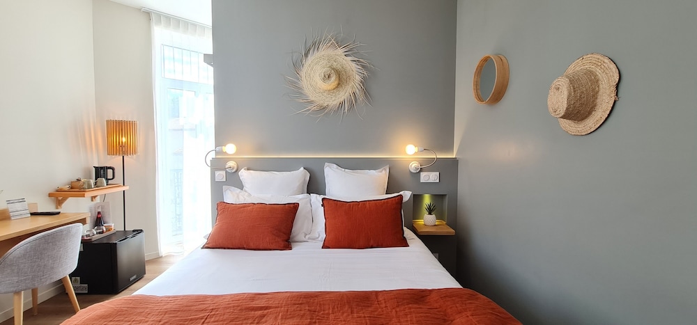 Standard Double Room, City View - Photo 14