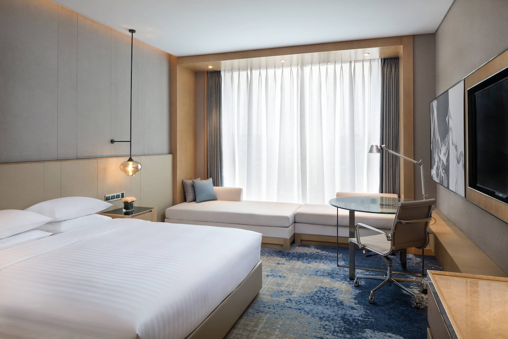 Executive Room, 1 King Bed with Sofa bed photo 1