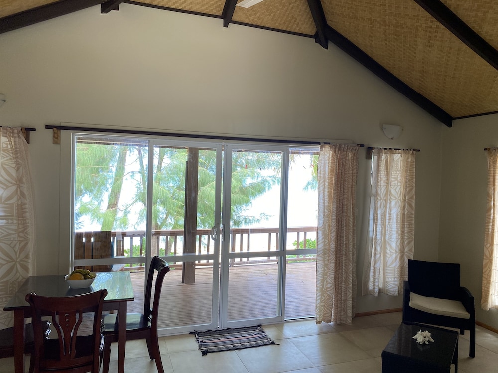 Bungalow 3, 1 Bedroom, Beachfront photo 2