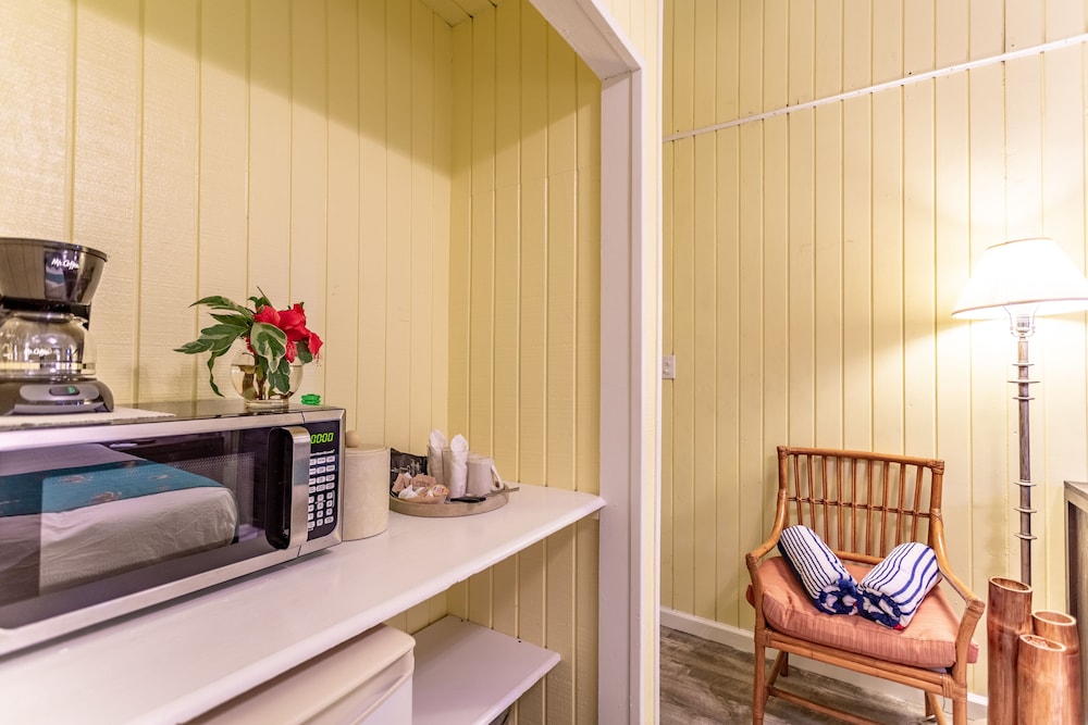 Basic Quadruple Room, 2 Queen Beds, Garden View (Tropical) photo 2