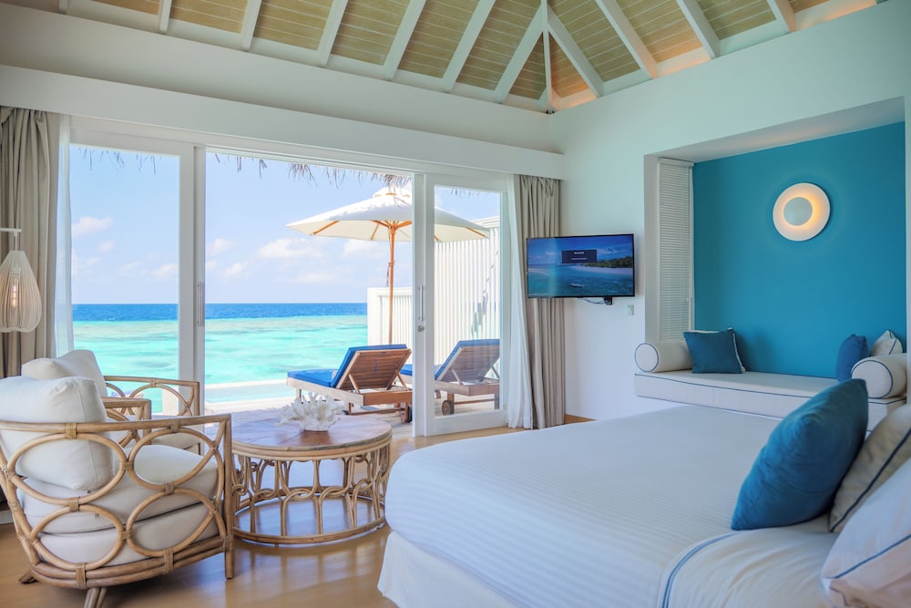 Water Villa with Pool - 7 Night Free photo 2