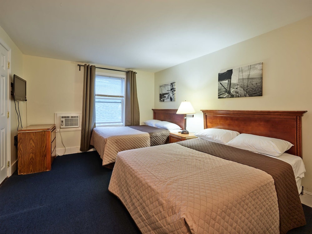 Standard Room, 2 Double Beds, Non Smoking (no balcony, no view) photo 1