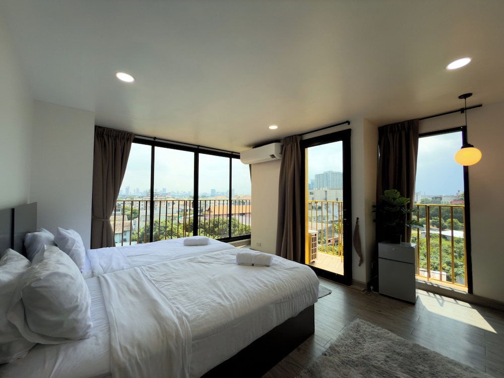 Grand Double Room, City View photo 1