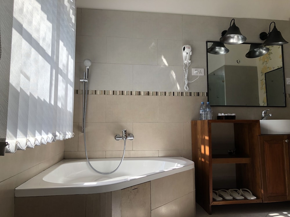 Executive Suite, 1 Bedroom, Kitchen, Mountain View