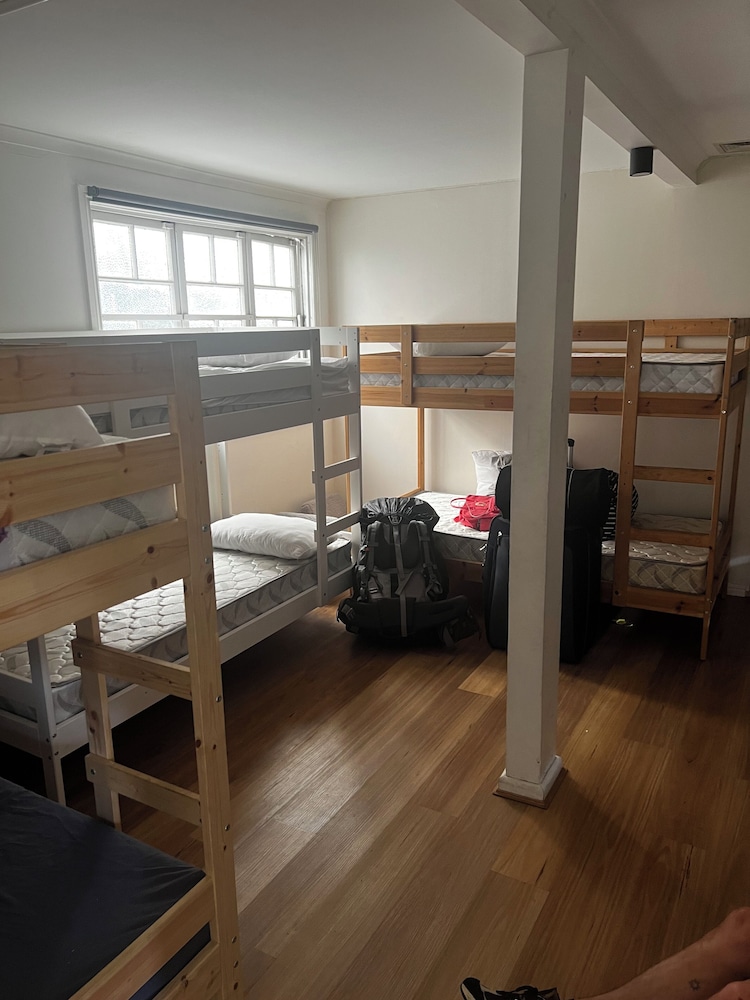 Basic Shared Dormitory, Women only, 6 adults