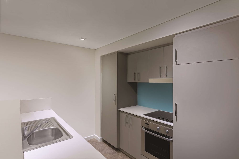 One Bedroom Premier Apartment King - Photo 8