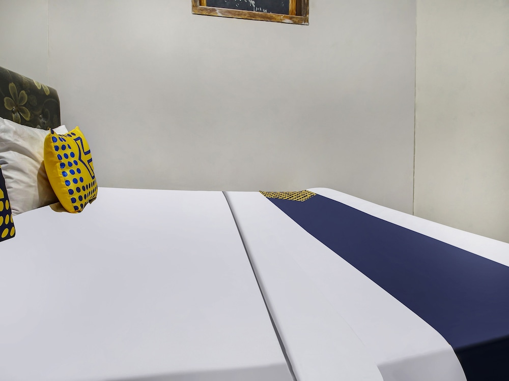 Economy Double Room - Photo 9