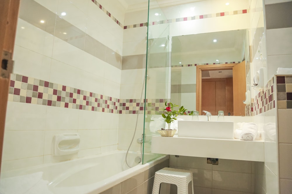 Double or Twin Room - Photo 4