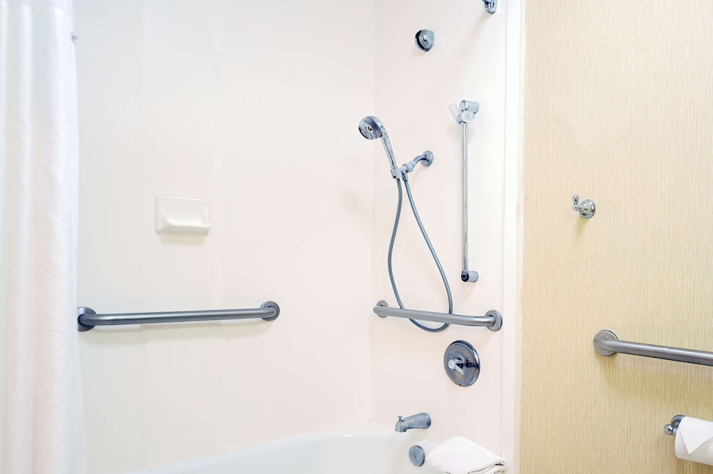 Classic Room, 1 King Bed, Accessible (Mobility Room - Roll In Shower) - Photo 7