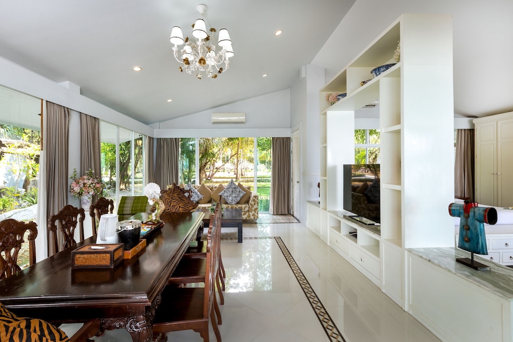 Beach Front Suite photo 3