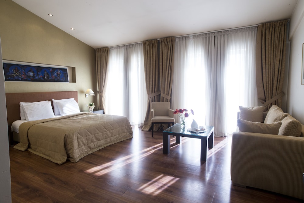 Family Room - Photo 3