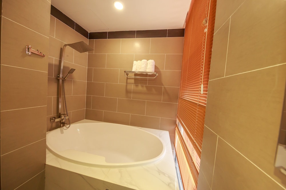 Deluxe Double Room, 1 King Bed - Photo 4