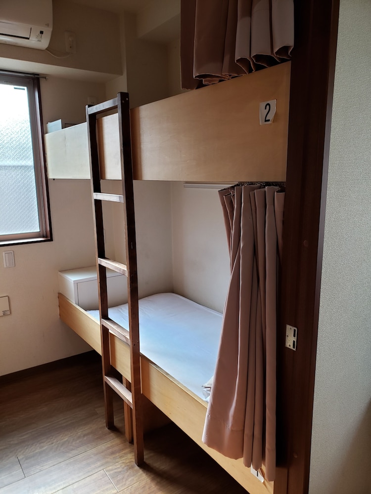 Quadruple Room, Men only photo 2