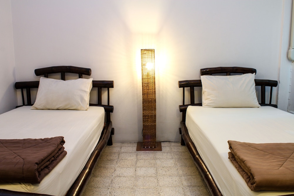 Air-Con Twin Shared Bathroom