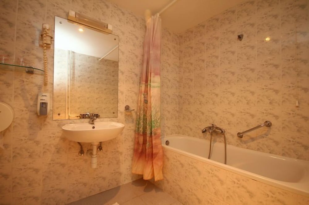 Basic Double or Twin Room photo 3
