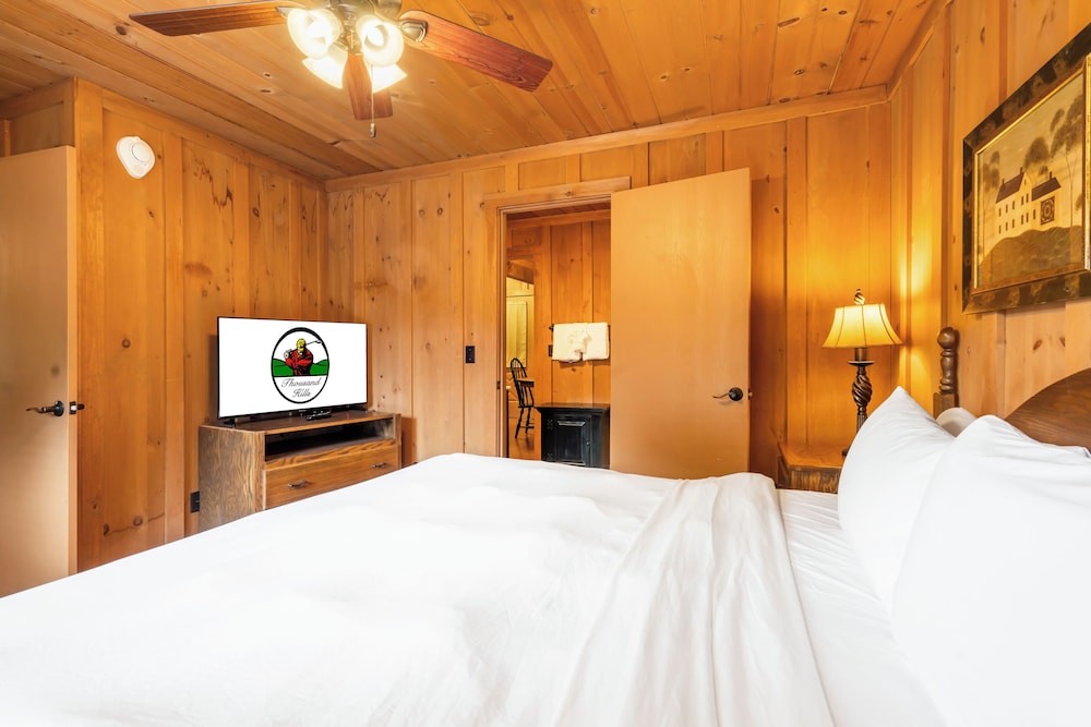 Cabin, 3 Bedrooms, 2 Bathrooms photo 3