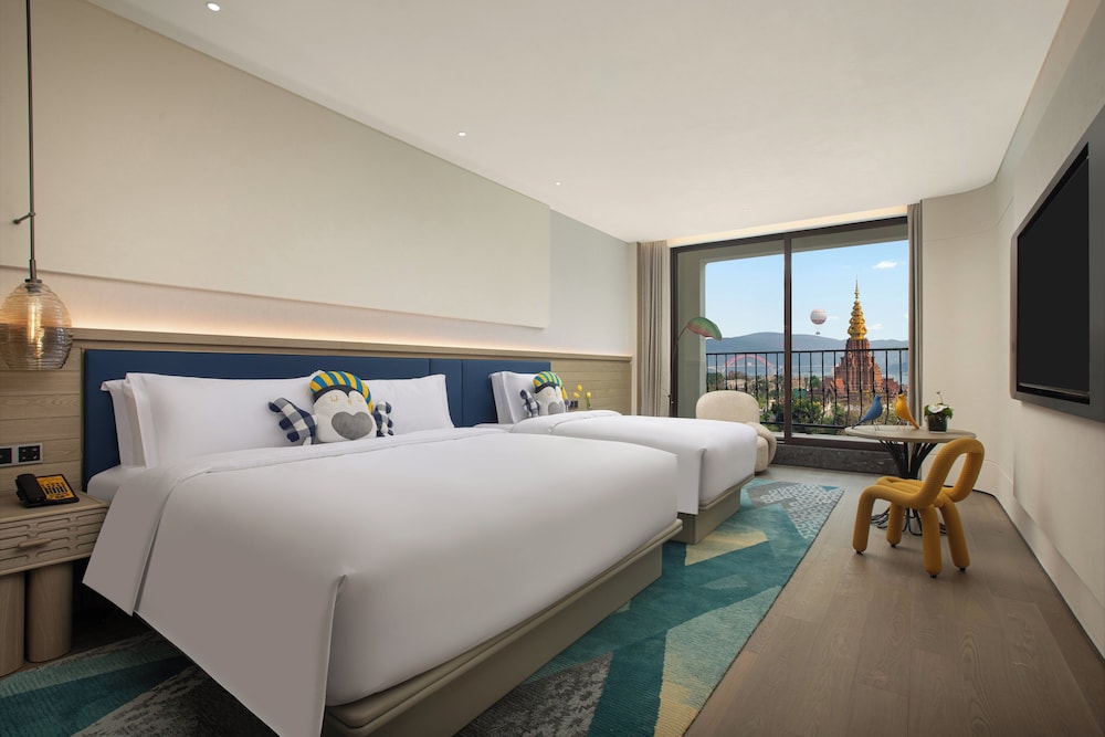 Standard Room, 2 Twin Beds, Balcony (Golden Pagoda View) photo 3
