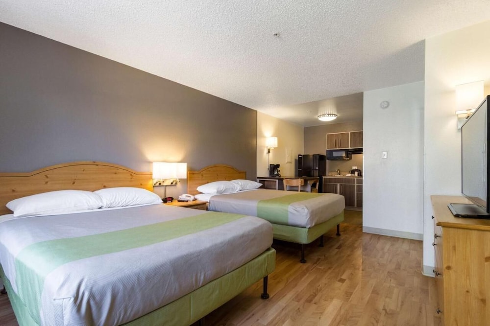 Deluxe Suite, Multiple Beds, Non Smoking, Kitchenette photo 3