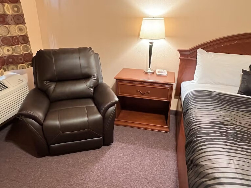 Studio Suite, 1 King Bed, Non Smoking, Mountain View photo 2