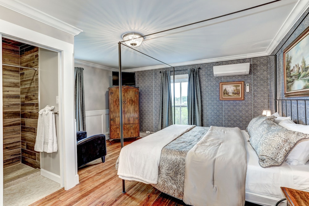 Overlook Room photo 2