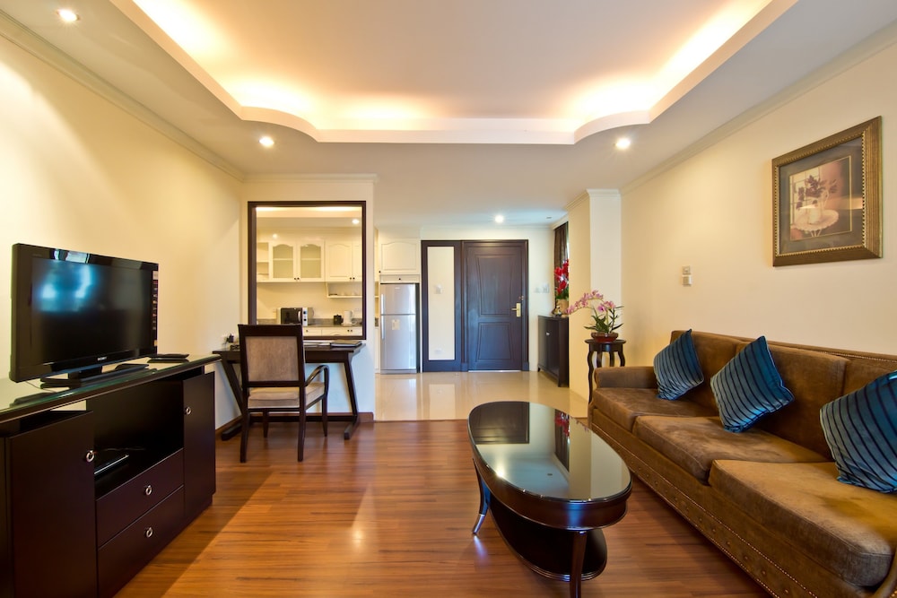 Suite, 1 Bedroom - Photo 8