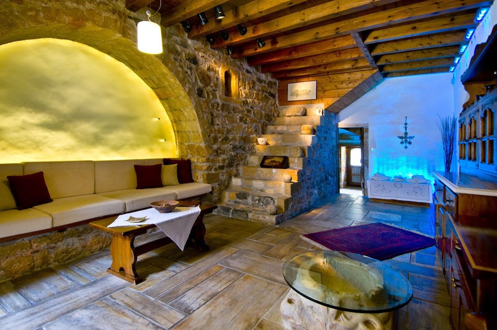 Superior Suite - Photo 6