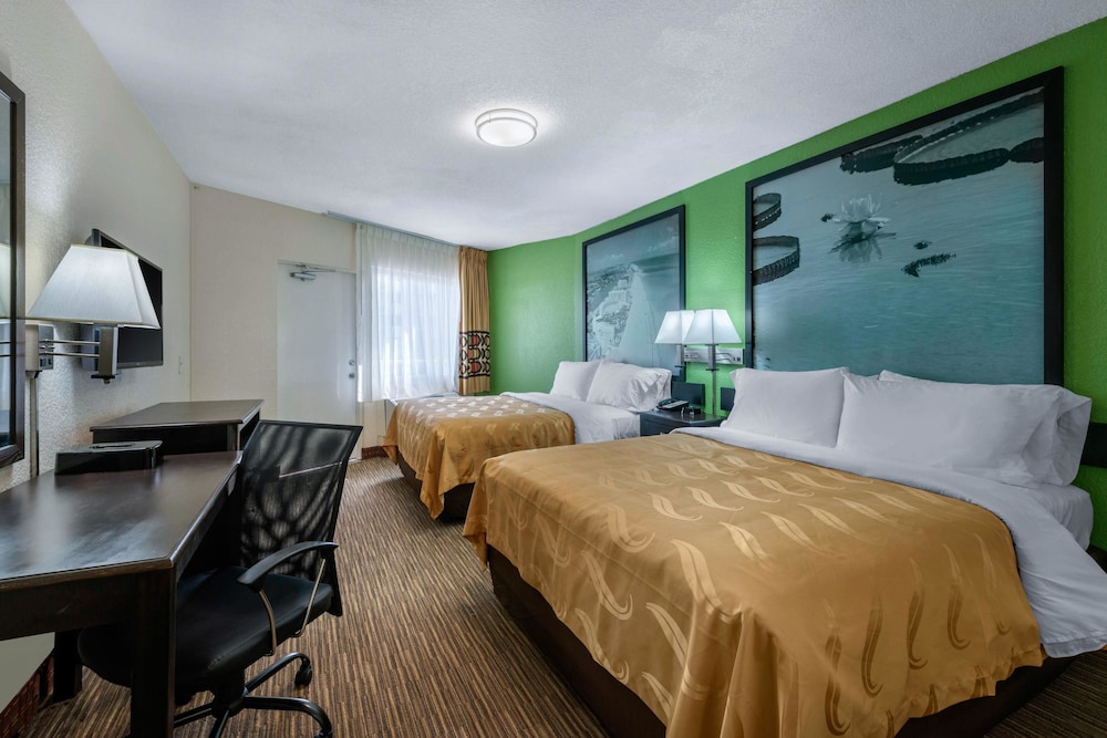Room, Multiple Beds, Non Smoking - Photo 9
