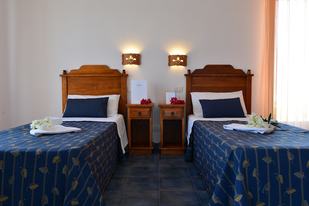 Standard Triple Room - Photo 2