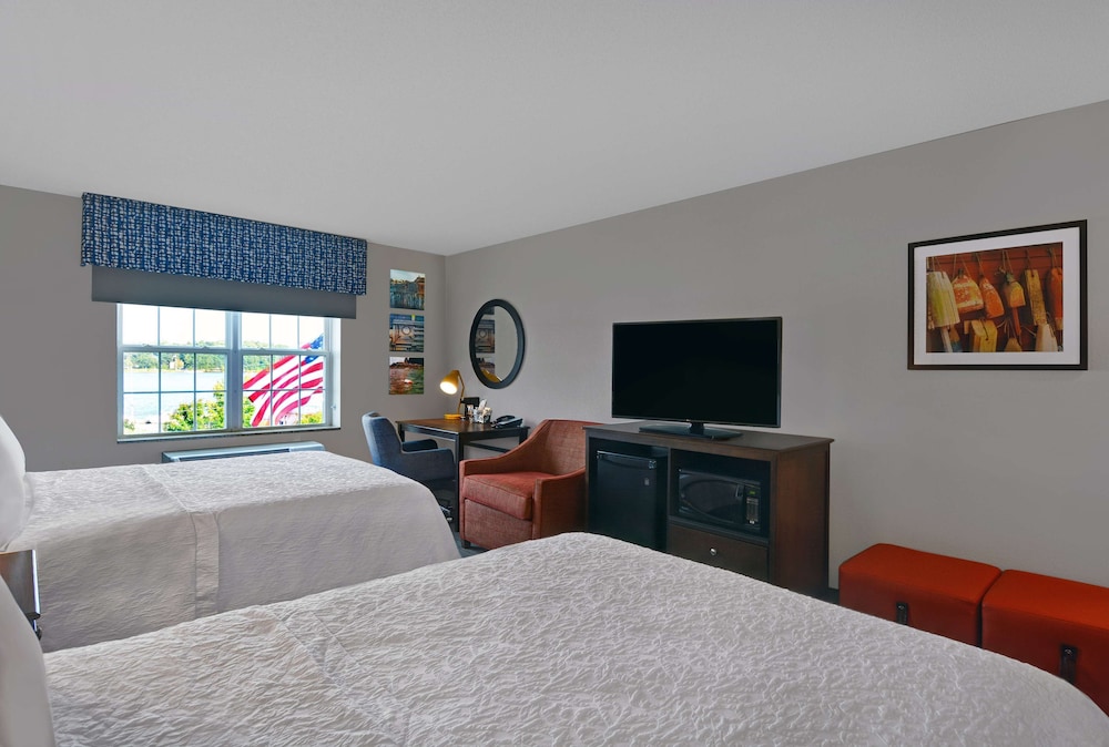 Room, 2 Queen Beds, River View - Photo 3