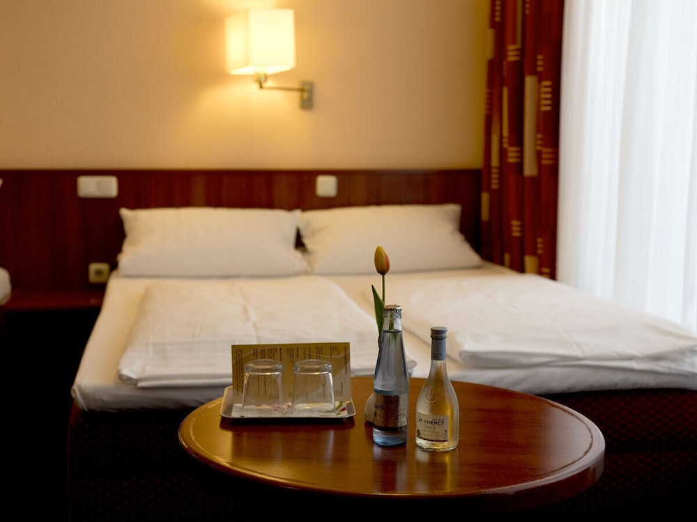 Quadruple Room, 1 Double Bed with Sofa bed thumbnail 6
