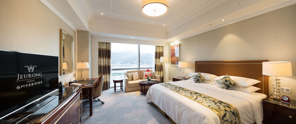 Premier King Room River View photo 2