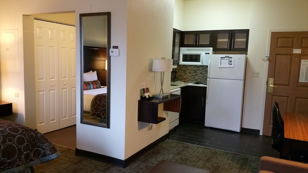 Suite, 1 Bedroom, Accessible, Kitchen - Photo 2