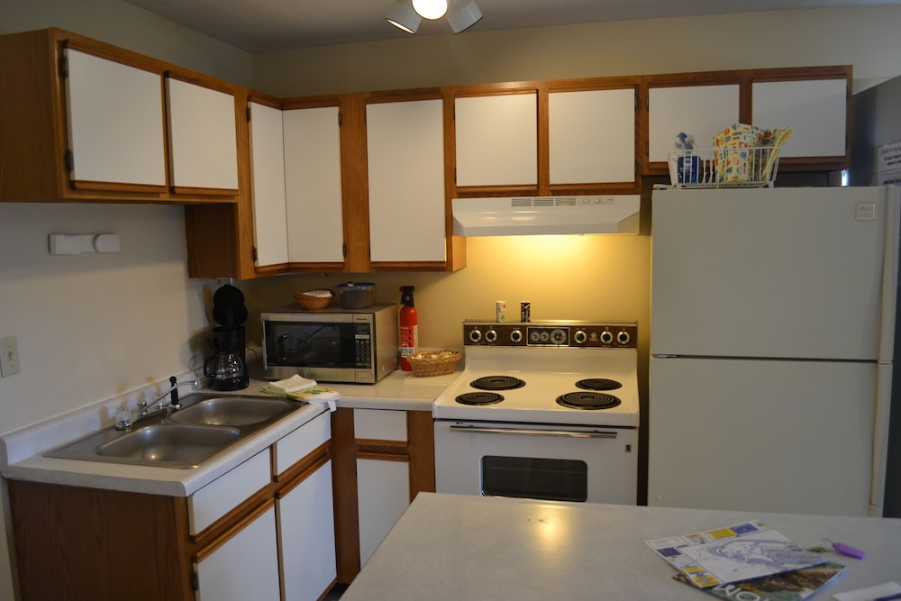 Standard Suite, 1 Bedroom, Partial Ocean View photo 2