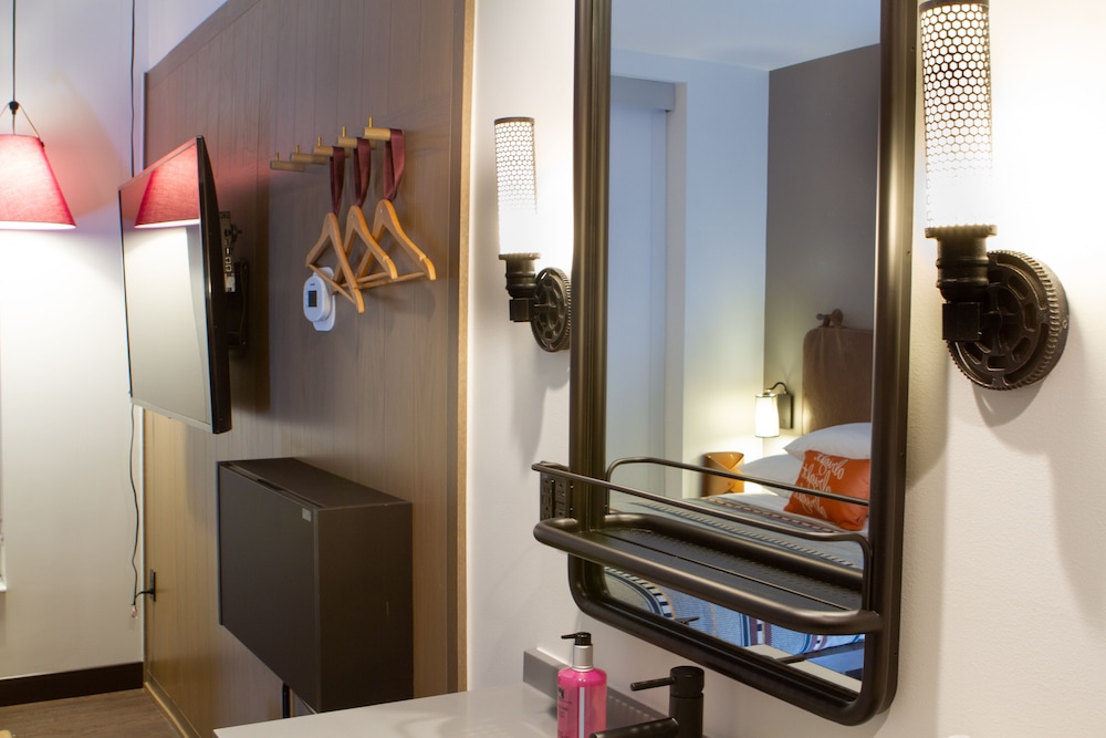 Room, 2 Queen Beds, Courtyard View (Hearing Accessible) - Photo 5