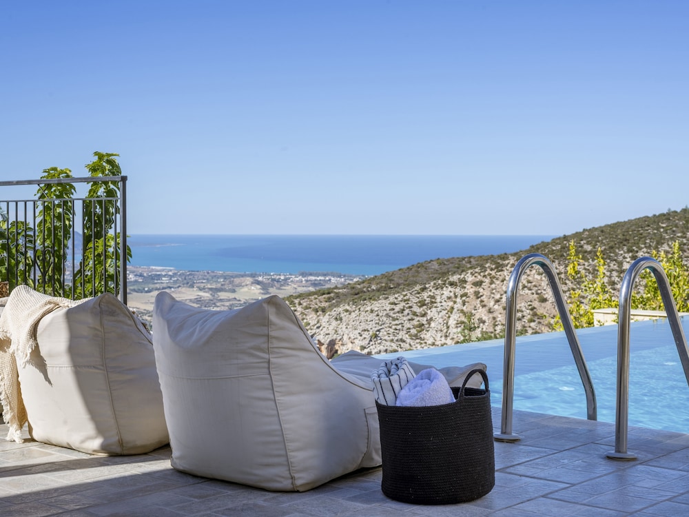 Villa, 3 Bedrooms, Private Pool, Mountain View photo 2