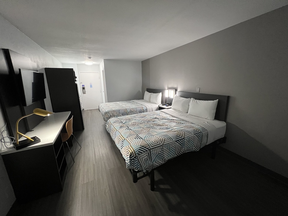 Standard Double Room, 2 Queen Beds, Non Smoking, Kitchenette - Photo 6