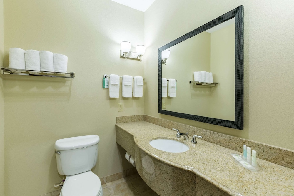 Suite, Multiple Beds, Non Smoking - Photo 3