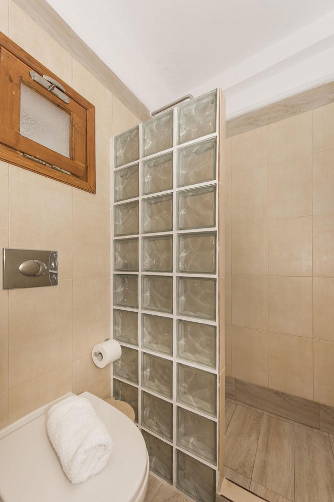 Economy Room - Photo 4