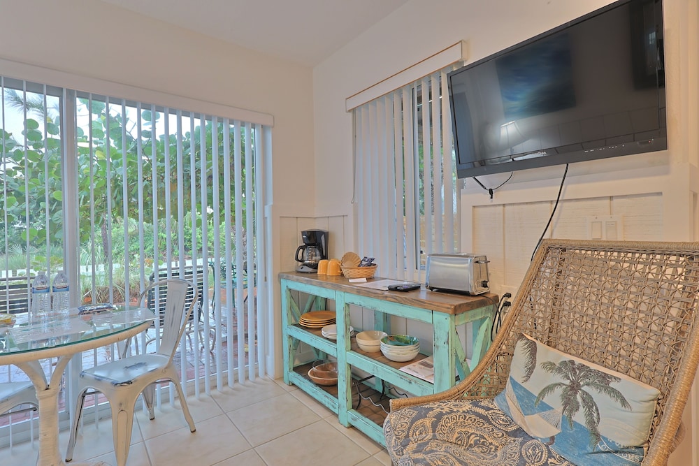 153 Beach Rd, Siesta Key, FL W/jacuzzi photo 3