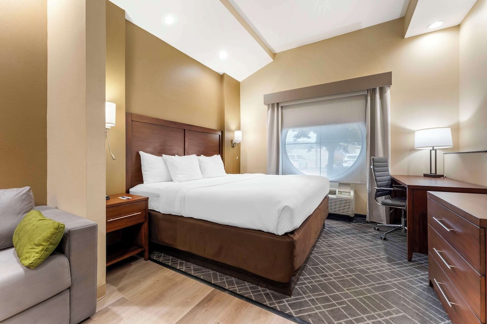 Executive Suite, 1 King Bed, Non Smoking, Hot Tub - Photo 1