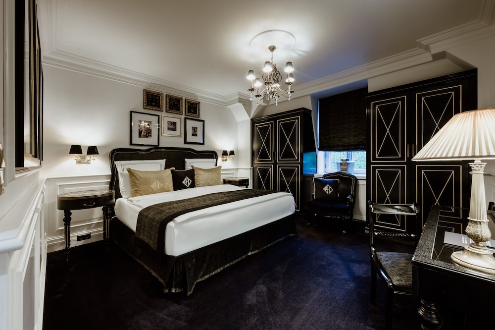 Premium Room (designed by PATRICK HELLMANN) Premium Room (designed by PATRICK HELLMANN)