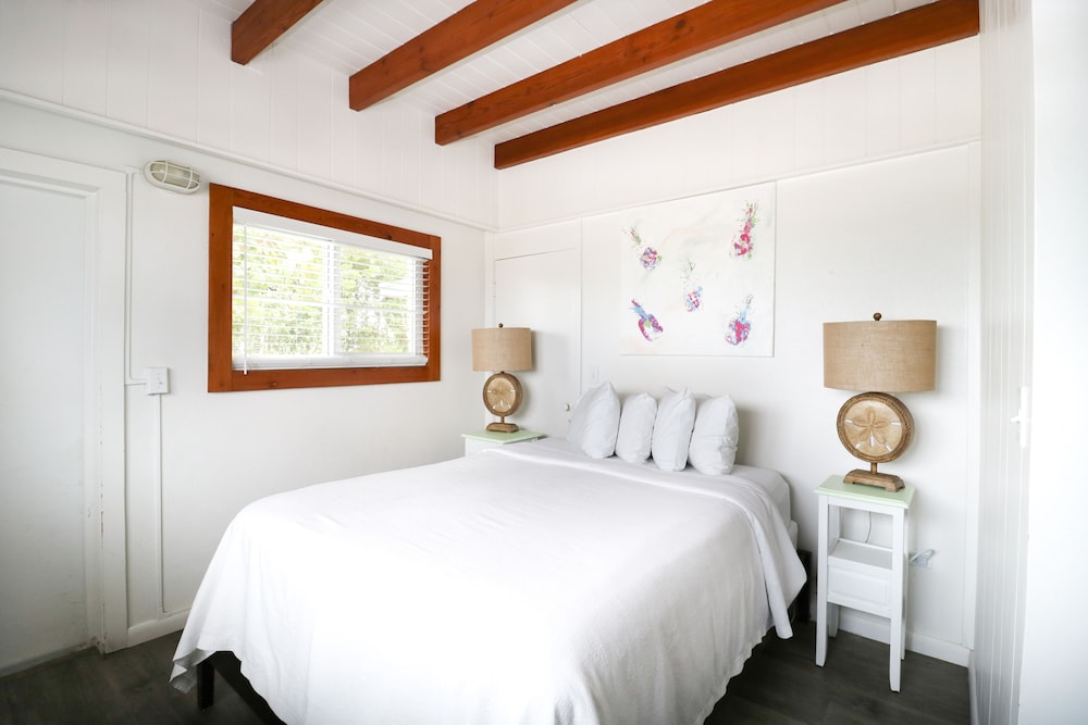Oceanfront Queen Room photo 2