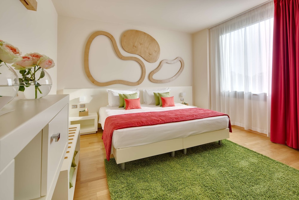 Standard Room, 1 King Bed - Photo 3