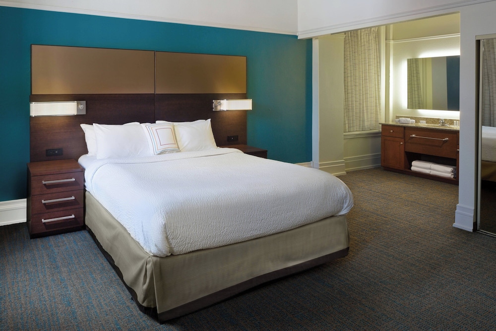 Studio, 1 King Bed With Sofa Bed (Mobility Accessible, Tub) - Photo 3