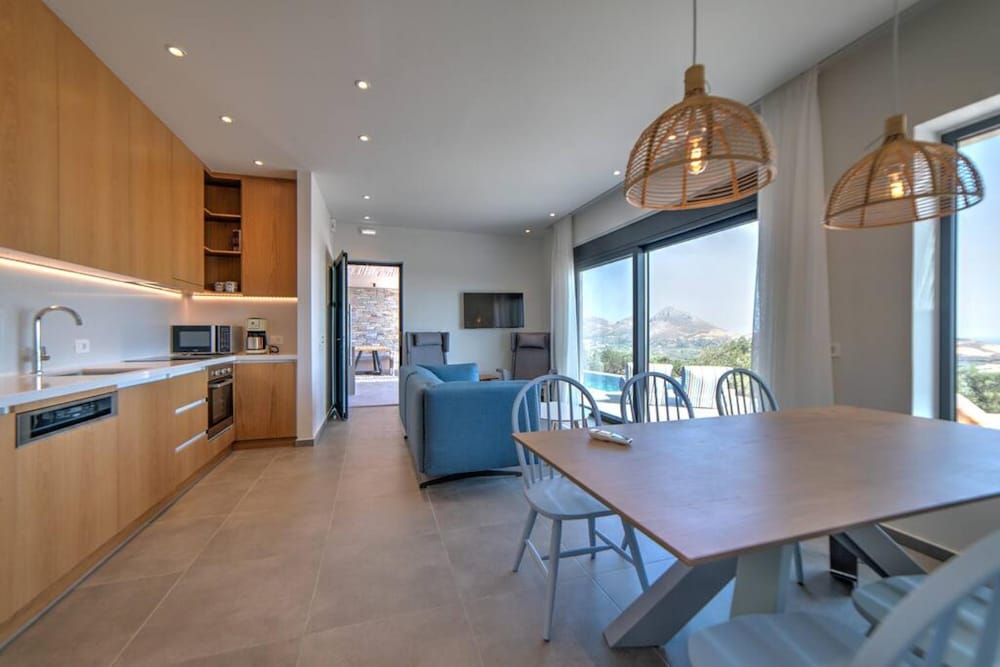 Villa photo 1