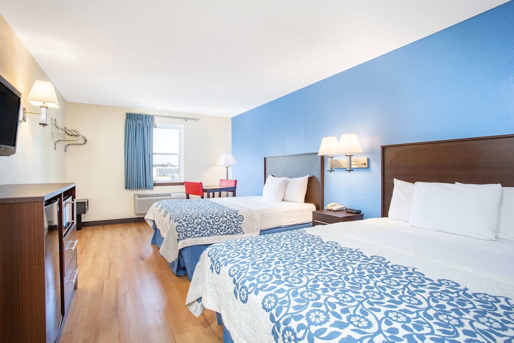 Deluxe Room, 2 Queen Beds - Photo 2